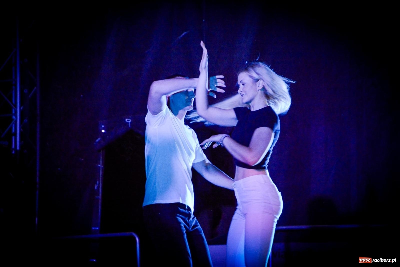 Zdjęcie w galerii na portalu naszraciborz.pl: LATINO PARTY ON AIR - roztańczony zamek w Raciborzu wiadomości z regionu