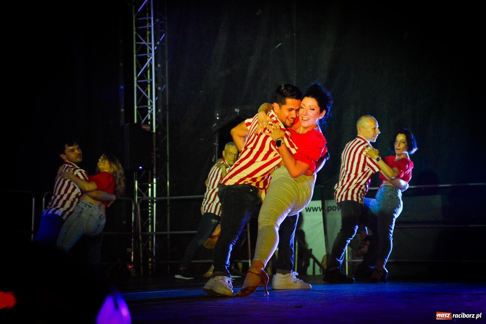 Zdjęcie w galerii na portalu naszraciborz.pl: LATINO PARTY ON AIR - roztańczony zamek w Raciborzu wiadomości z regionu