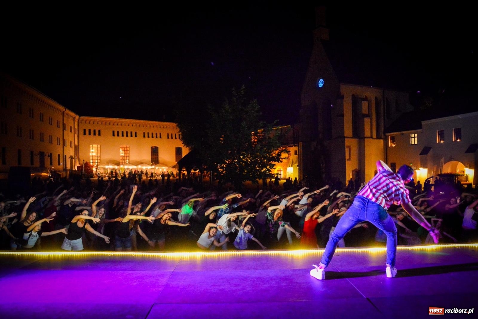 Zdjęcie w galerii na portalu naszraciborz.pl: LATINO PARTY ON AIR - roztańczony zamek w Raciborzu wiadomości z regionu