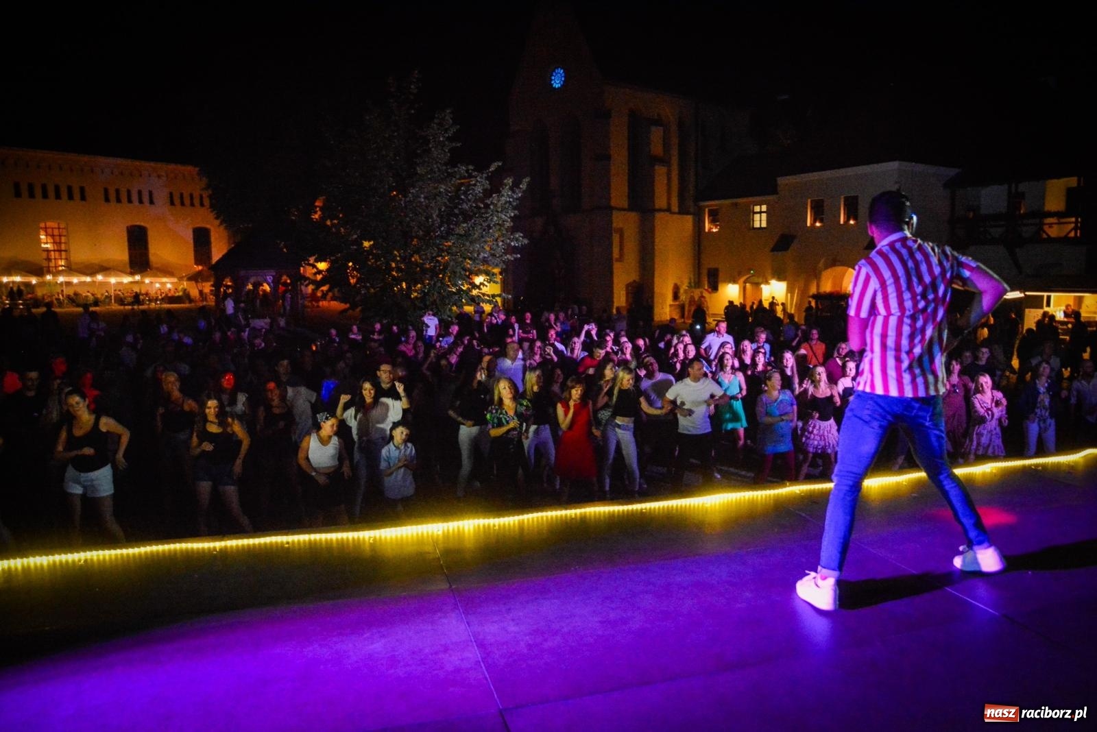 Zdjęcie w galerii na portalu naszraciborz.pl: LATINO PARTY ON AIR - roztańczony zamek w Raciborzu wiadomości z regionu