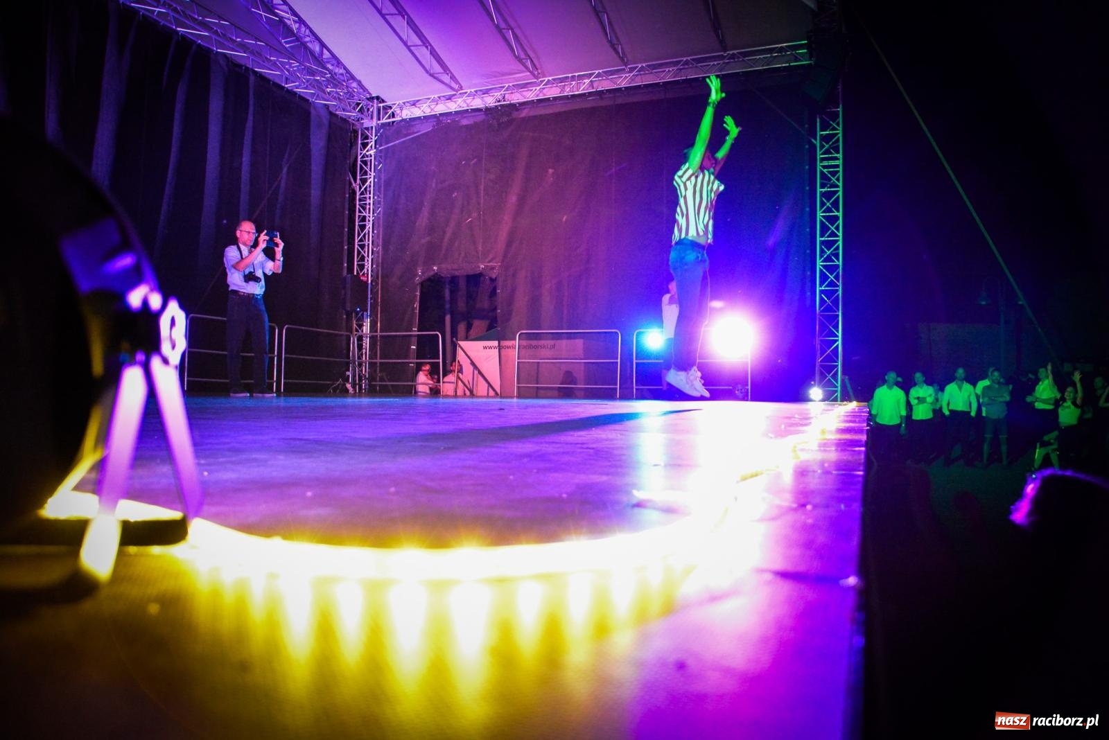 Zdjęcie w galerii na portalu naszraciborz.pl: LATINO PARTY ON AIR - roztańczony zamek w Raciborzu wiadomości z regionu