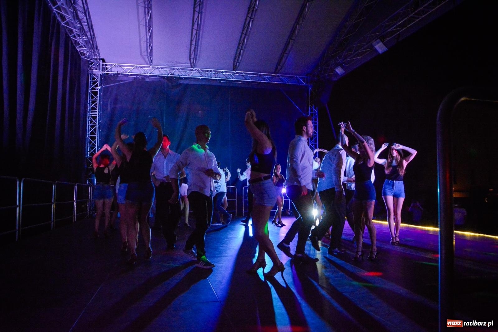 Zdjęcie w galerii na portalu naszraciborz.pl: LATINO PARTY ON AIR - roztańczony zamek w Raciborzu wiadomości z regionu