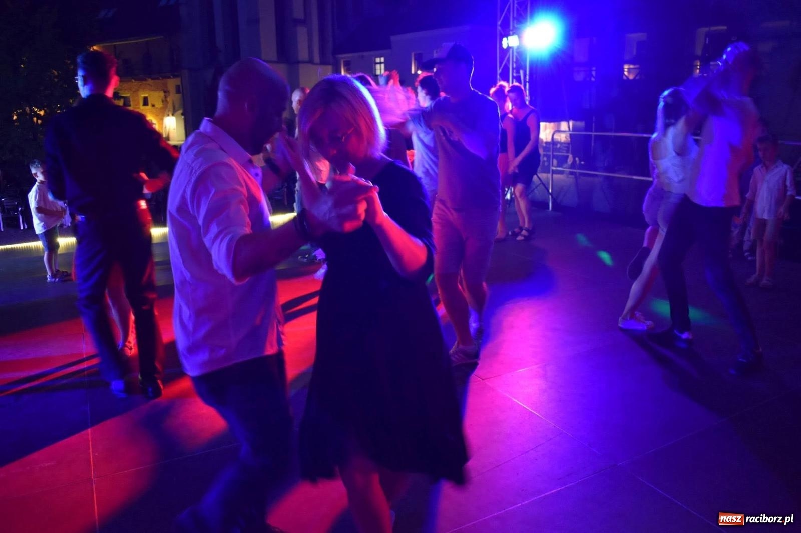 Zdjęcie w galerii na portalu naszraciborz.pl: LATINO PARTY ON AIR - roztańczony zamek w Raciborzu wiadomości z regionu