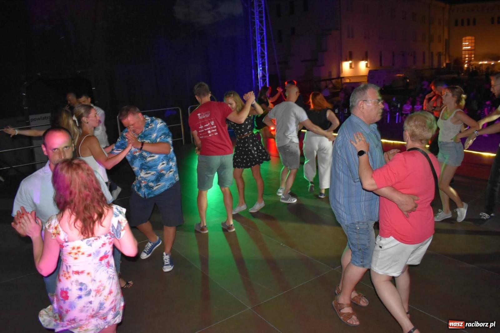 Zdjęcie w galerii na portalu naszraciborz.pl: LATINO PARTY ON AIR - roztańczony zamek w Raciborzu wiadomości z regionu