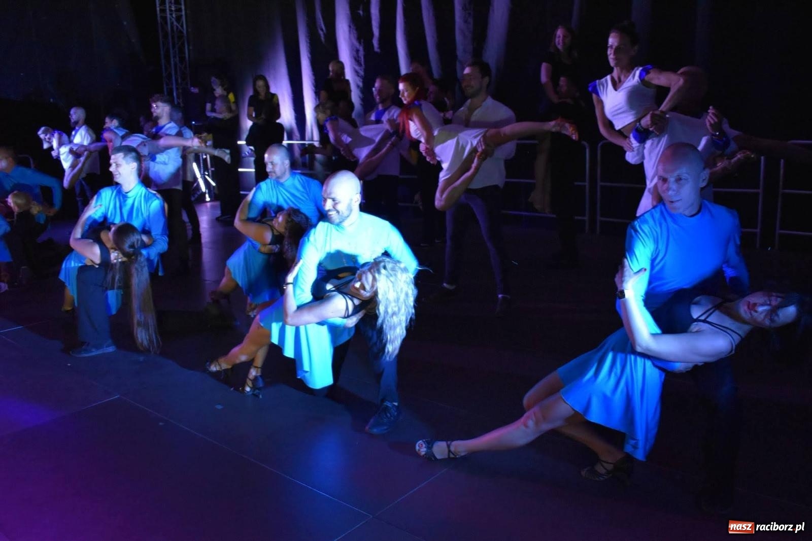 Zdjęcie w galerii na portalu naszraciborz.pl: LATINO PARTY ON AIR - roztańczony zamek w Raciborzu wiadomości z regionu