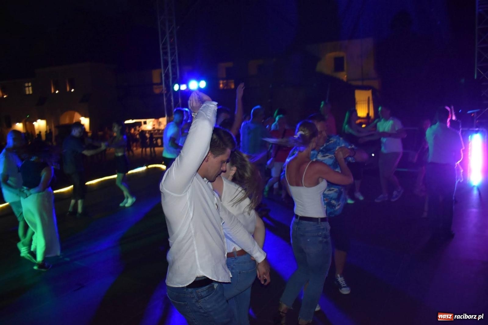 Zdjęcie w galerii na portalu naszraciborz.pl: LATINO PARTY ON AIR - roztańczony zamek w Raciborzu wiadomości z regionu