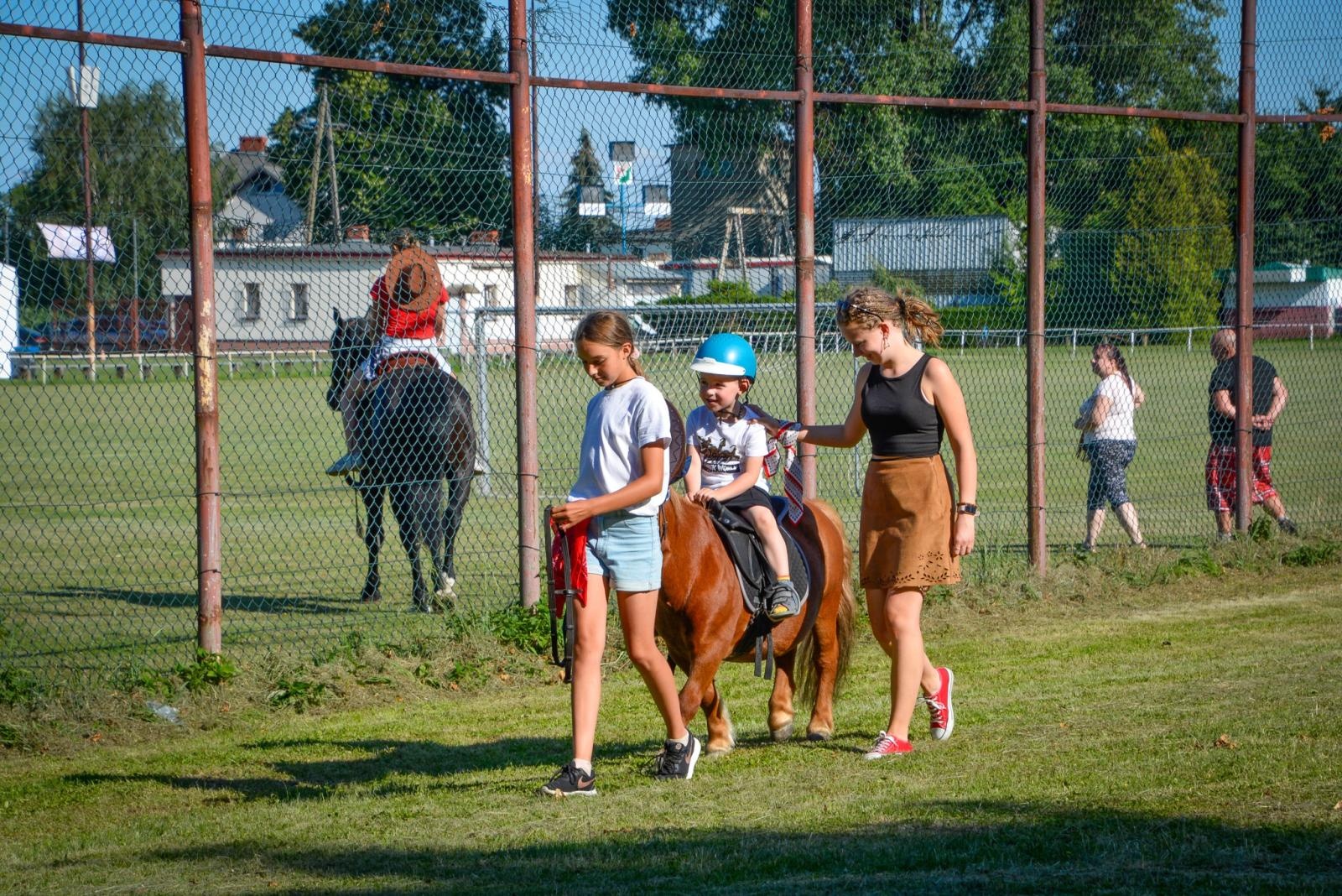 Zdjęcie w galerii na portalu naszraciborz.pl: W Pietrowicach Wielkich jak na Dzikim Zachodzie. Piknik country [FOTO i WIDEO] wiadomości z regionu