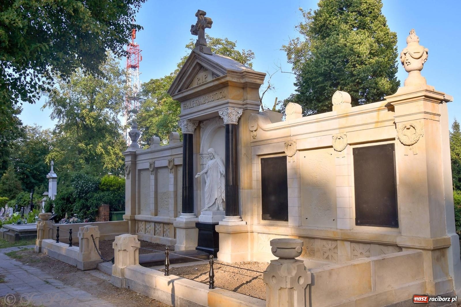 Zdjęcie w galerii na portalu naszraciborz.pl: Zabytkowe grobowce na Jeruzalem odzyskują blask [FOTO] wiadomości z regionu