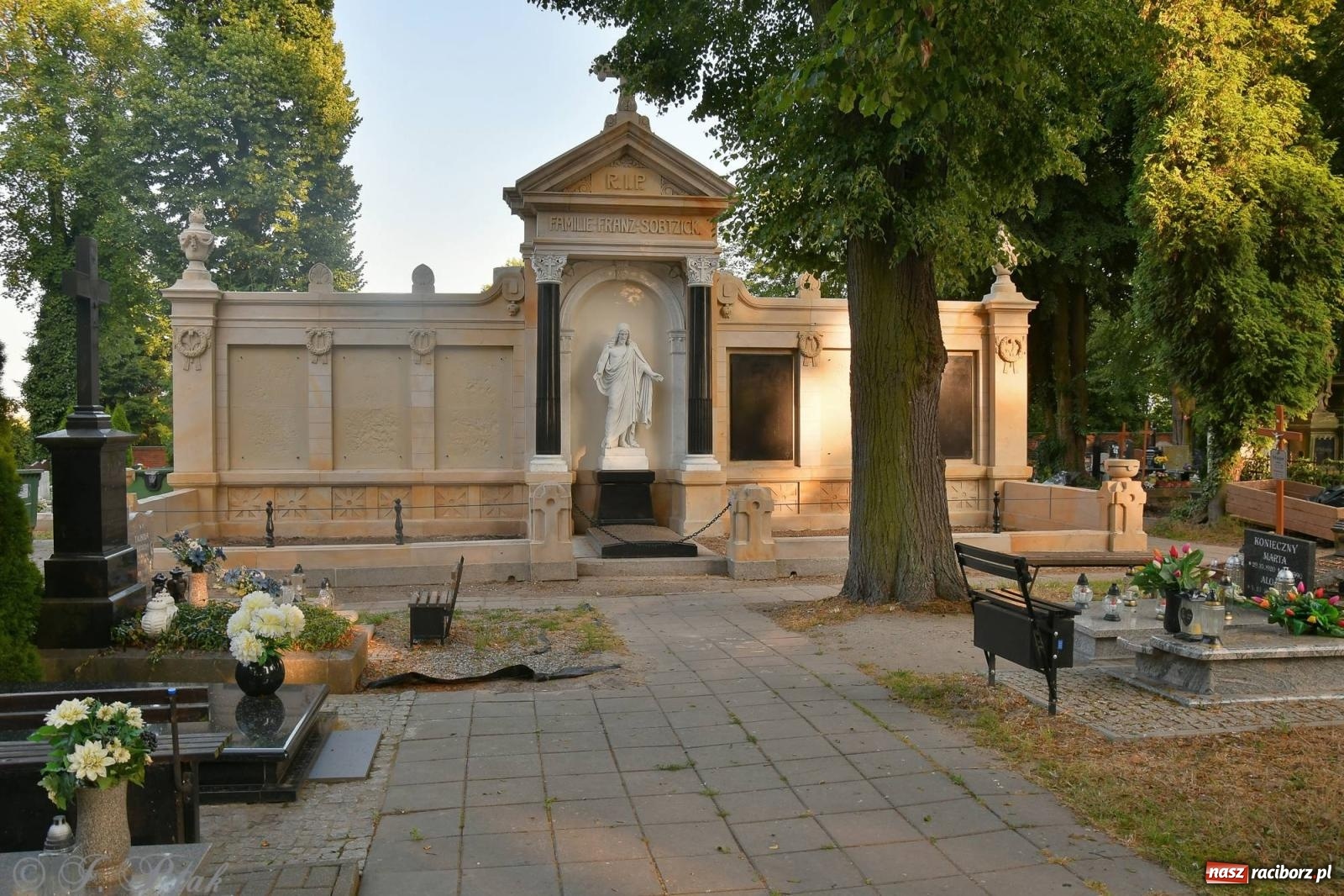 Zdjęcie w galerii na portalu naszraciborz.pl: Zabytkowe grobowce na Jeruzalem odzyskują blask [FOTO] wiadomości z regionu