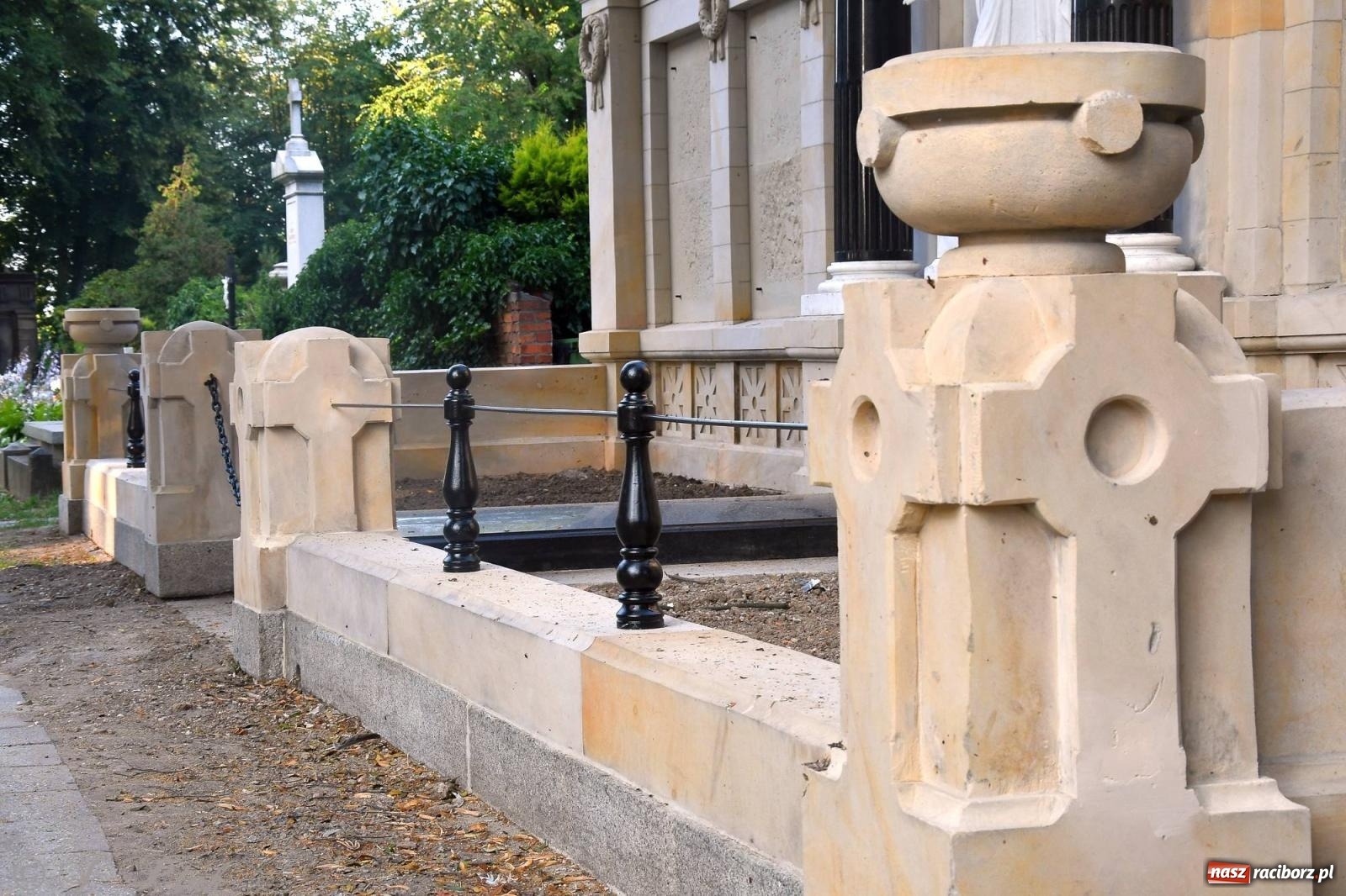 Zdjęcie w galerii na portalu naszraciborz.pl: Zabytkowe grobowce na Jeruzalem odzyskują blask [FOTO] wiadomości z regionu