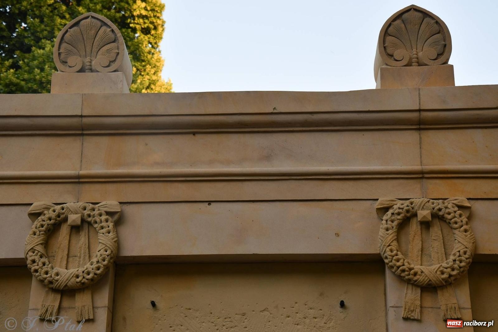 Zdjęcie w galerii na portalu naszraciborz.pl: Zabytkowe grobowce na Jeruzalem odzyskują blask [FOTO] wiadomości z regionu