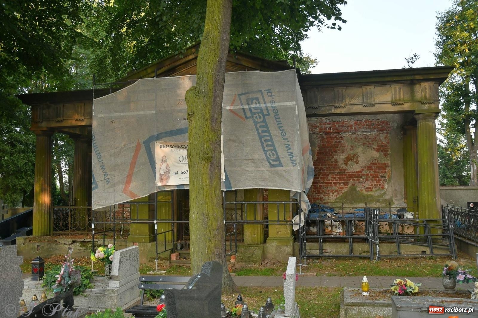 Zdjęcie w galerii na portalu naszraciborz.pl: Zabytkowe grobowce na Jeruzalem odzyskują blask [FOTO] wiadomości z regionu