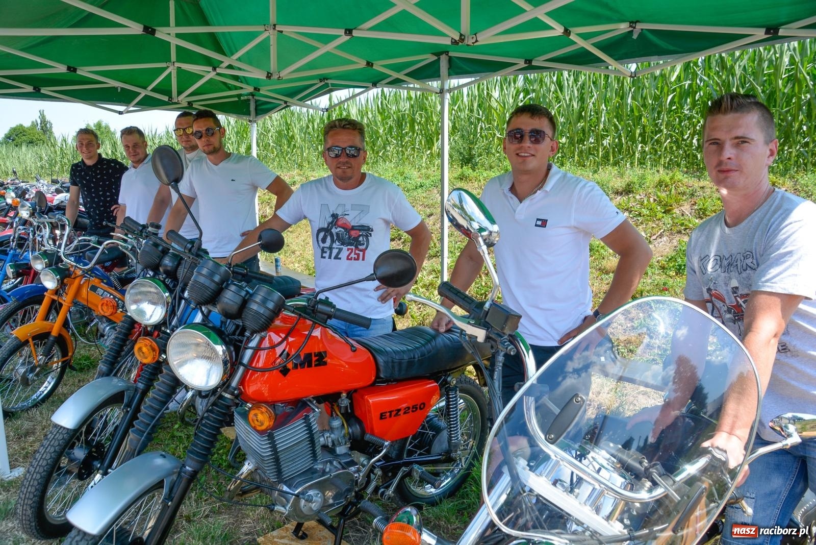 Zdjęcie w galerii na portalu naszraciborz.pl: IV Zlot Pojazdów Zabytkowych w Sławikowie [FOTO i WIDEO] wiadomości z regionu
