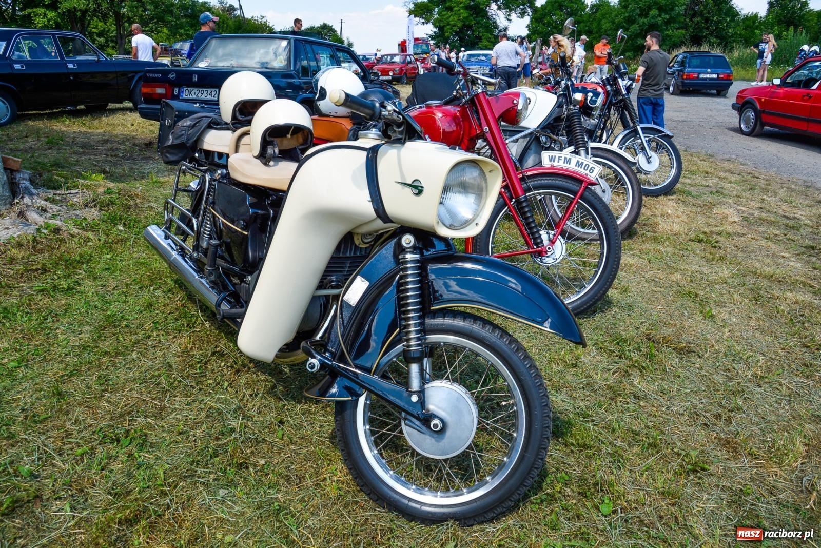 Zdjęcie w galerii na portalu naszraciborz.pl: IV Zlot Pojazdów Zabytkowych w Sławikowie [FOTO i WIDEO] wiadomości z regionu