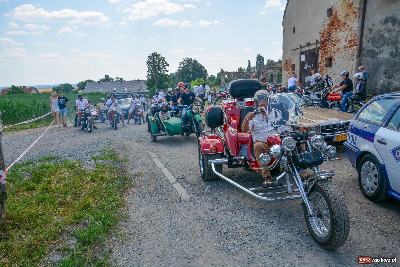 Zdjęcie w galerii na portalu naszraciborz.pl: IV Zlot Pojazdów Zabytkowych w Sławikowie [FOTO i WIDEO] wiadomości z regionu