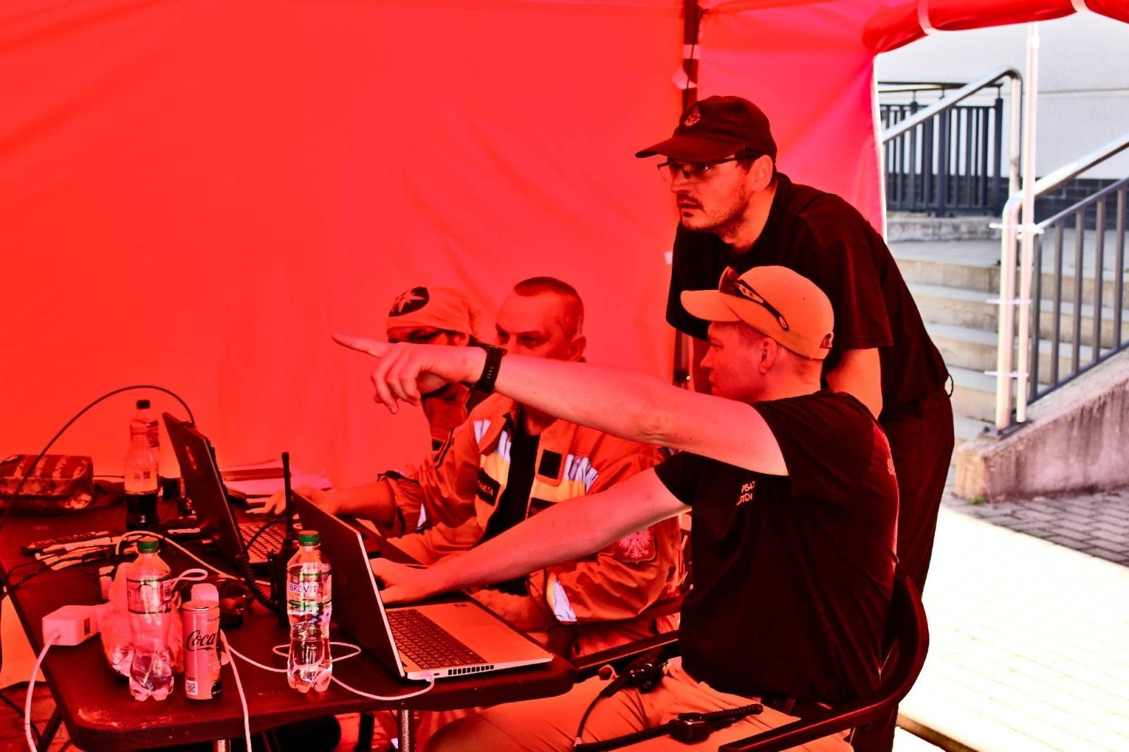 Zdjęcie w galerii na portalu naszraciborz.pl: Grupa poszukiwawczo-ratownicza z Knurowa i strażacy naszych OSP szukali na zbiorniku chorego wędkarza wiadomości z regionu