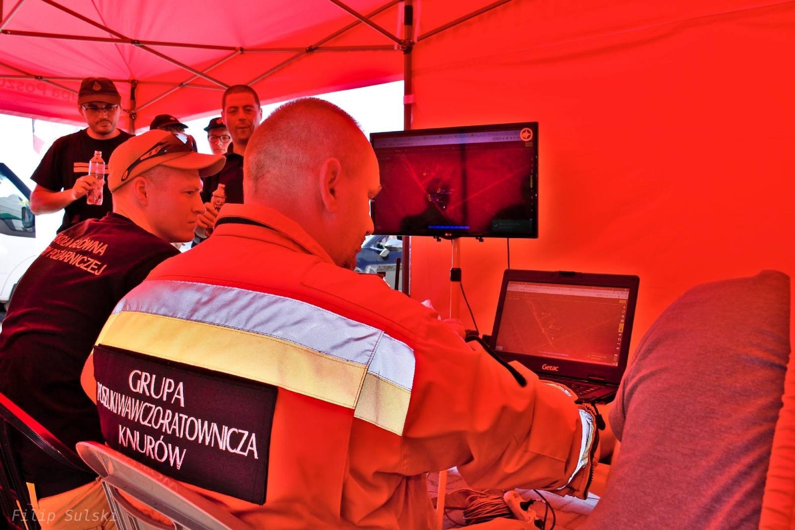 Zdjęcie w galerii na portalu naszraciborz.pl: Grupa poszukiwawczo-ratownicza z Knurowa i strażacy naszych OSP szukali na zbiorniku chorego wędkarza wiadomości z regionu