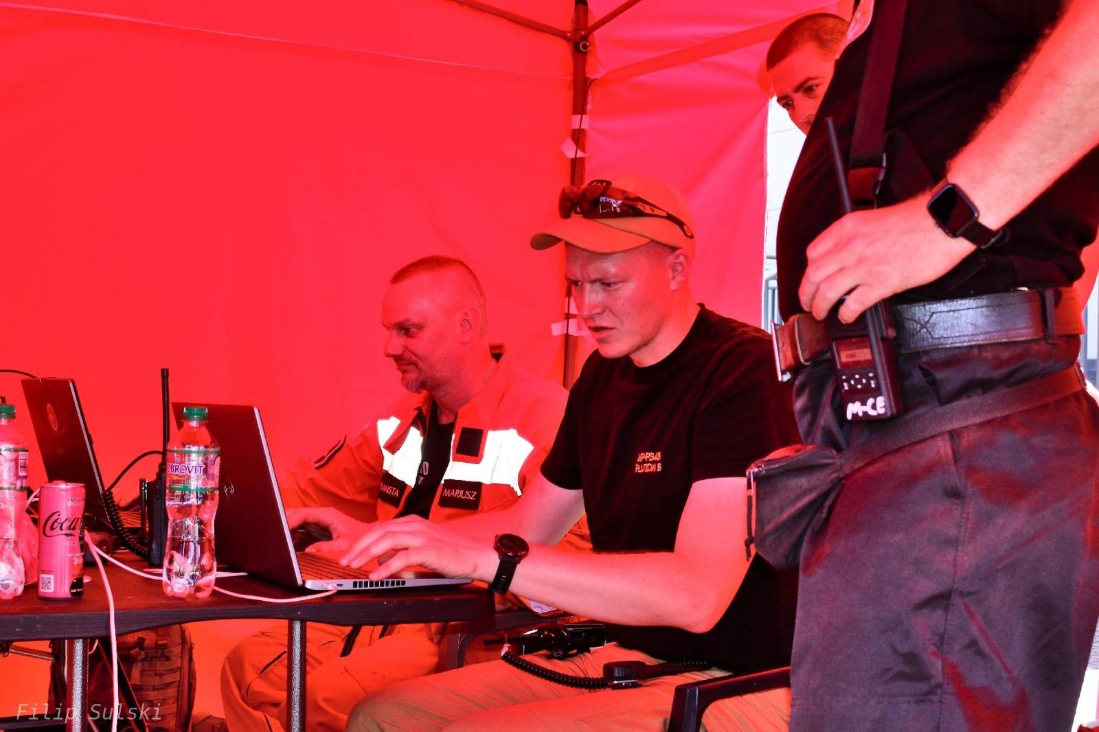 Zdjęcie w galerii na portalu naszraciborz.pl: Grupa poszukiwawczo-ratownicza z Knurowa i strażacy naszych OSP szukali na zbiorniku chorego wędkarza wiadomości z regionu