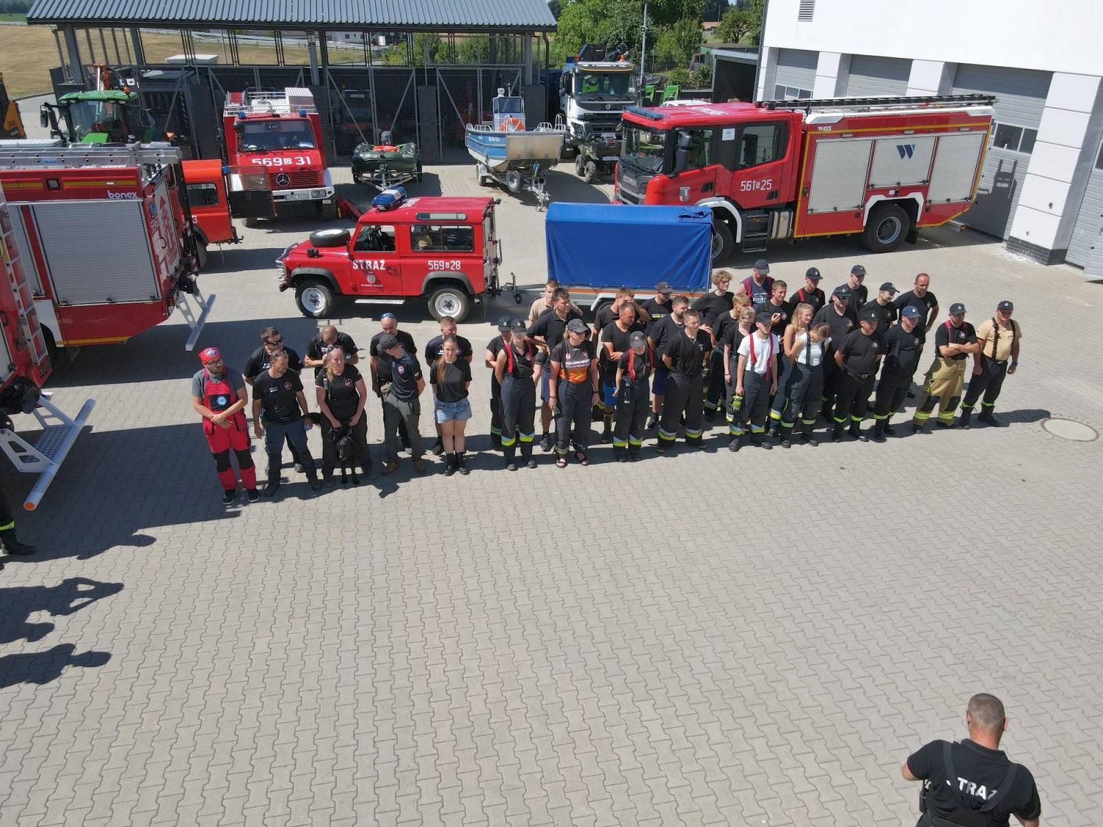 Zdjęcie w galerii na portalu naszraciborz.pl: Grupa poszukiwawczo-ratownicza z Knurowa i strażacy naszych OSP szukali na zbiorniku chorego wędkarza wiadomości z regionu