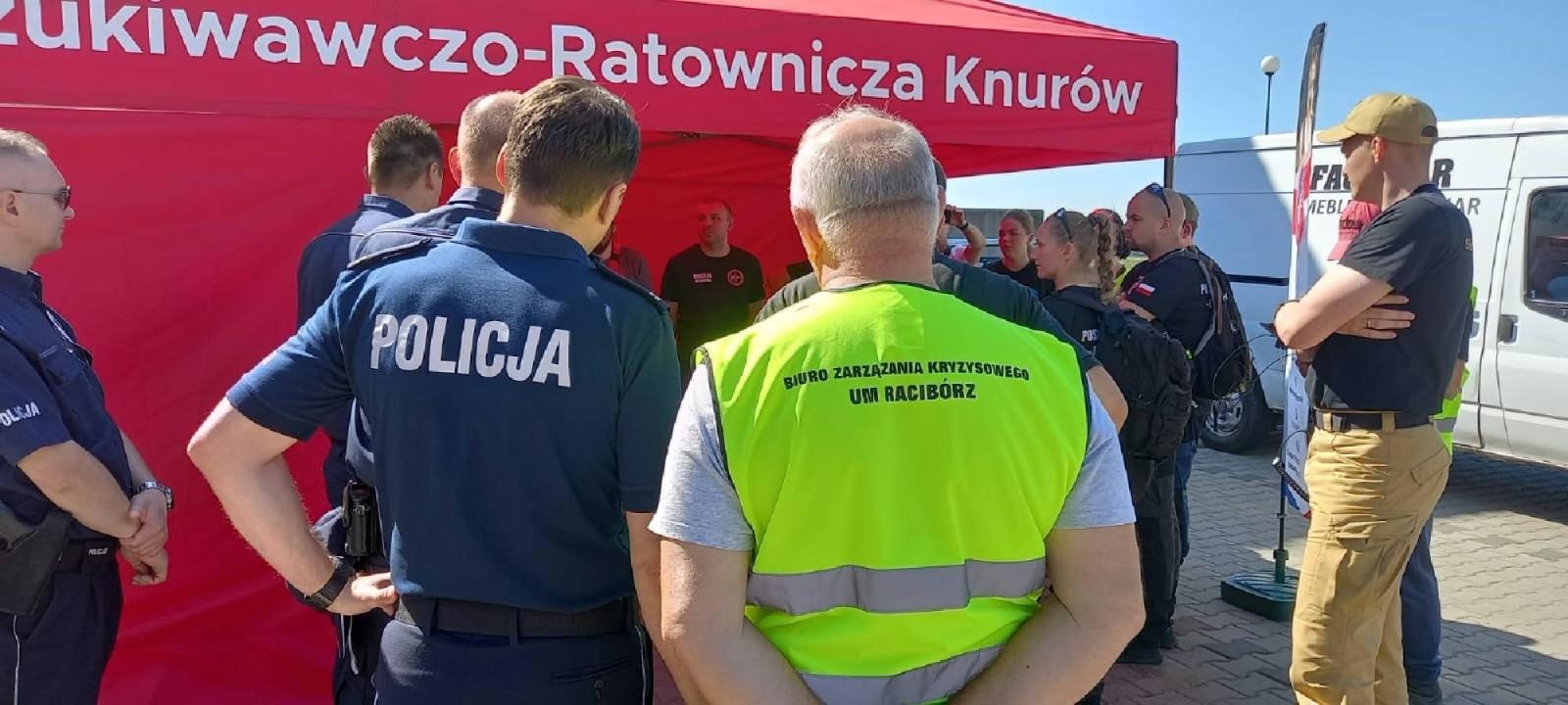 Zdjęcie w galerii na portalu naszraciborz.pl: Grupa poszukiwawczo-ratownicza z Knurowa i strażacy naszych OSP szukali na zbiorniku chorego wędkarza wiadomości z regionu