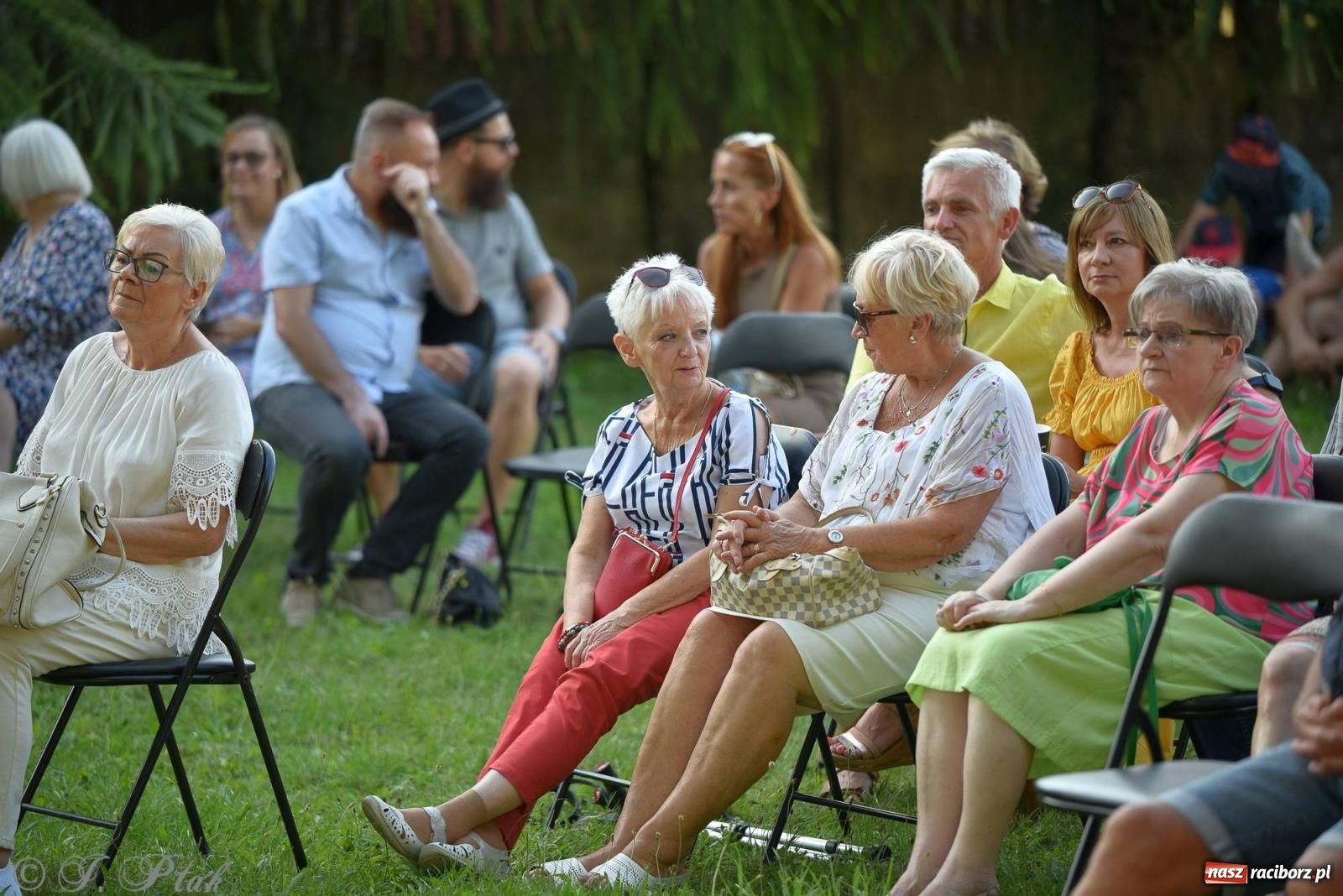 Zdjęcie w galerii na portalu naszraciborz.pl: Perspektywa Okolicy zagrała w ogrodzie Strzechy [FOTO i WIDEO] wiadomości z regionu