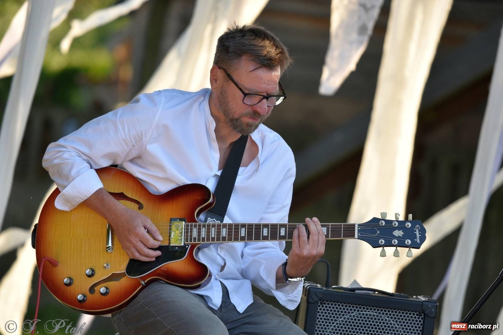 Zdjęcie w galerii na portalu naszraciborz.pl: Perspektywa Okolicy zagrała w ogrodzie Strzechy [FOTO i WIDEO] wiadomości z regionu