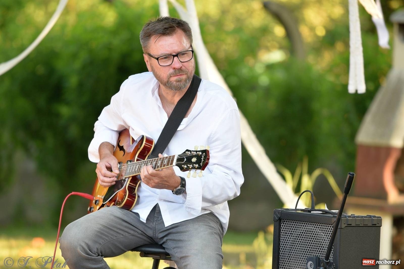 Zdjęcie w galerii na portalu naszraciborz.pl: Perspektywa Okolicy zagrała w ogrodzie Strzechy [FOTO i WIDEO] wiadomości z regionu