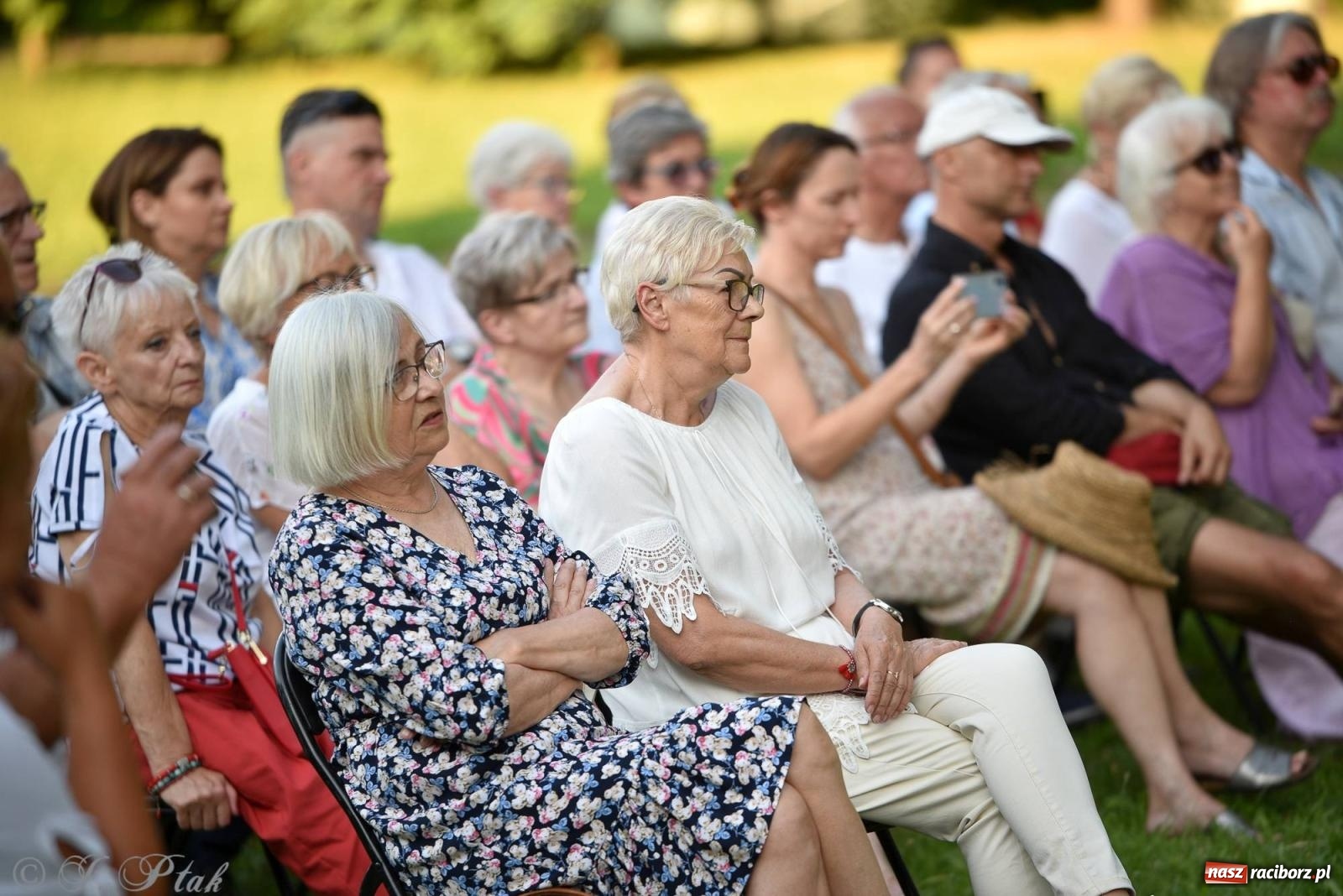 Zdjęcie w galerii na portalu naszraciborz.pl: Perspektywa Okolicy zagrała w ogrodzie Strzechy [FOTO i WIDEO] wiadomości z regionu