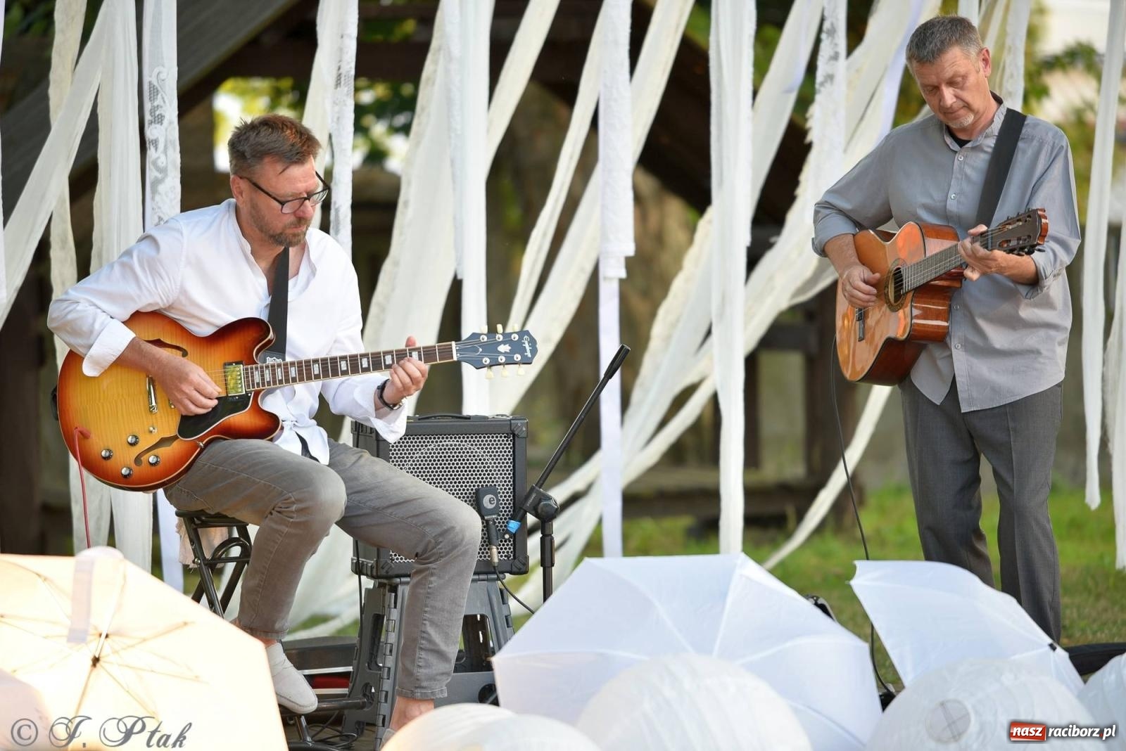 Zdjęcie w galerii na portalu naszraciborz.pl: Perspektywa Okolicy zagrała w ogrodzie Strzechy [FOTO i WIDEO] wiadomości z regionu
