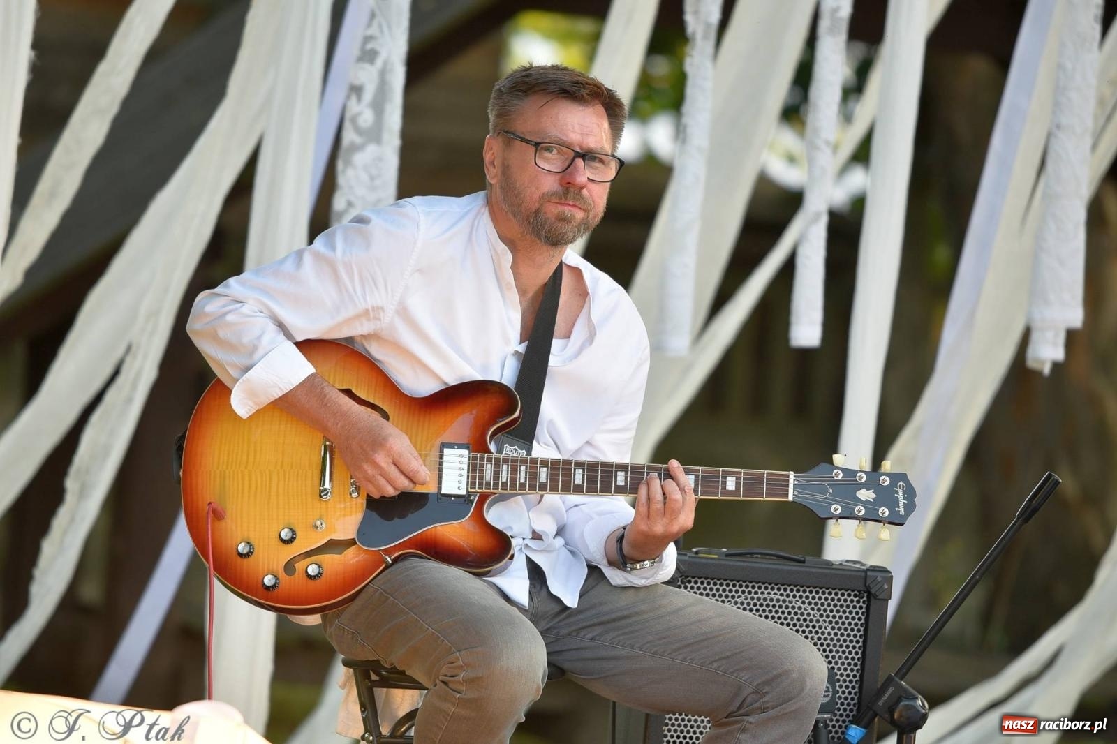 Zdjęcie w galerii na portalu naszraciborz.pl: Perspektywa Okolicy zagrała w ogrodzie Strzechy [FOTO i WIDEO] wiadomości z regionu