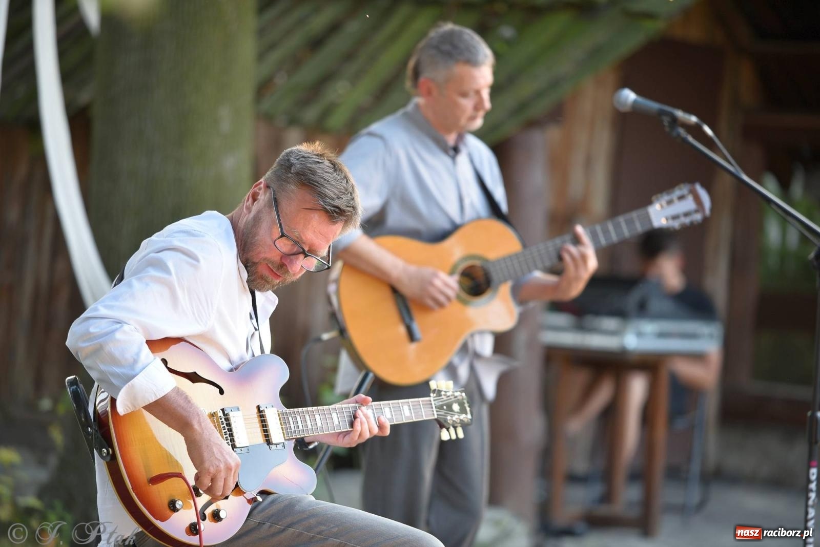 Zdjęcie w galerii na portalu naszraciborz.pl: Perspektywa Okolicy zagrała w ogrodzie Strzechy [FOTO i WIDEO] wiadomości z regionu