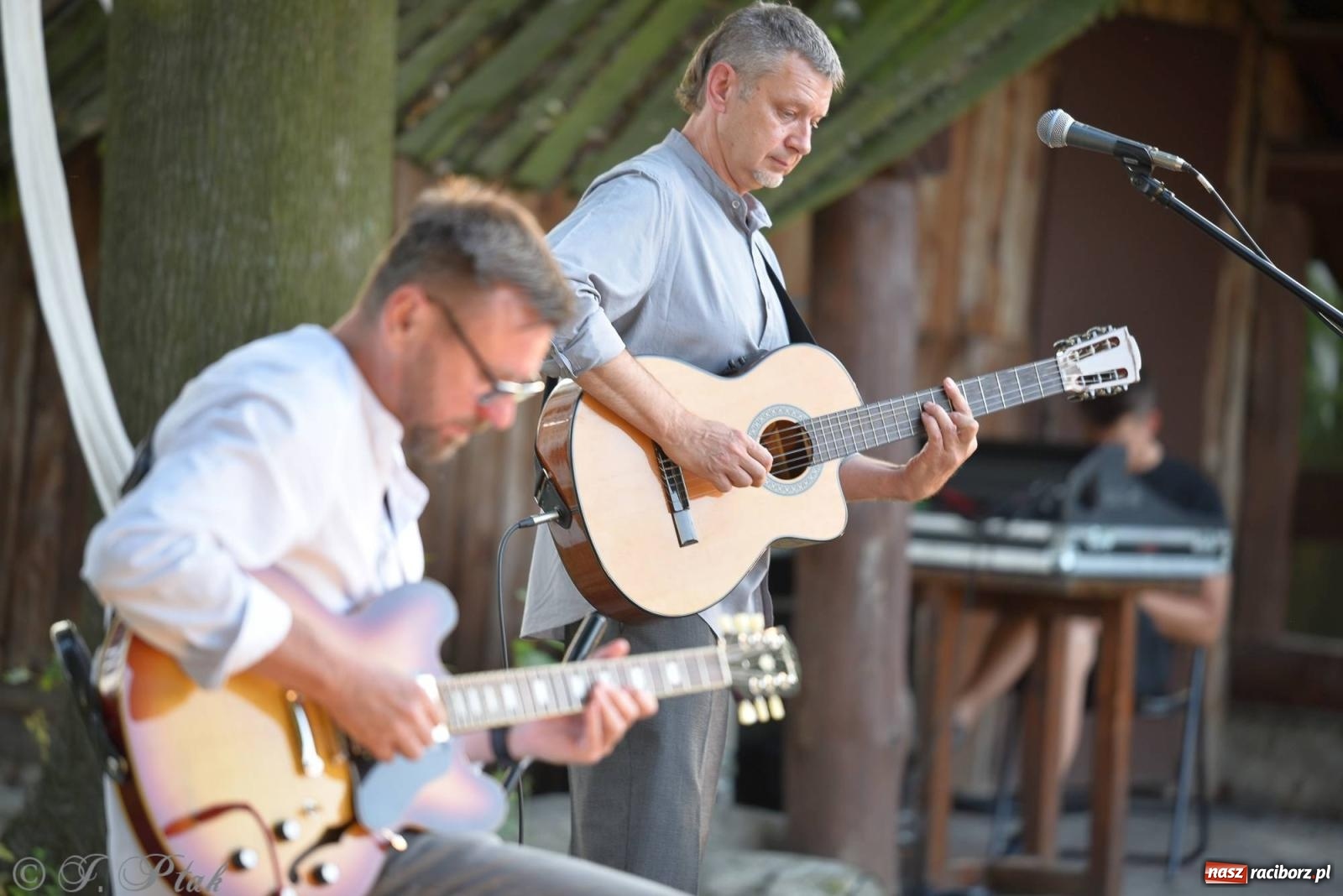 Zdjęcie w galerii na portalu naszraciborz.pl: Perspektywa Okolicy zagrała w ogrodzie Strzechy [FOTO i WIDEO] wiadomości z regionu