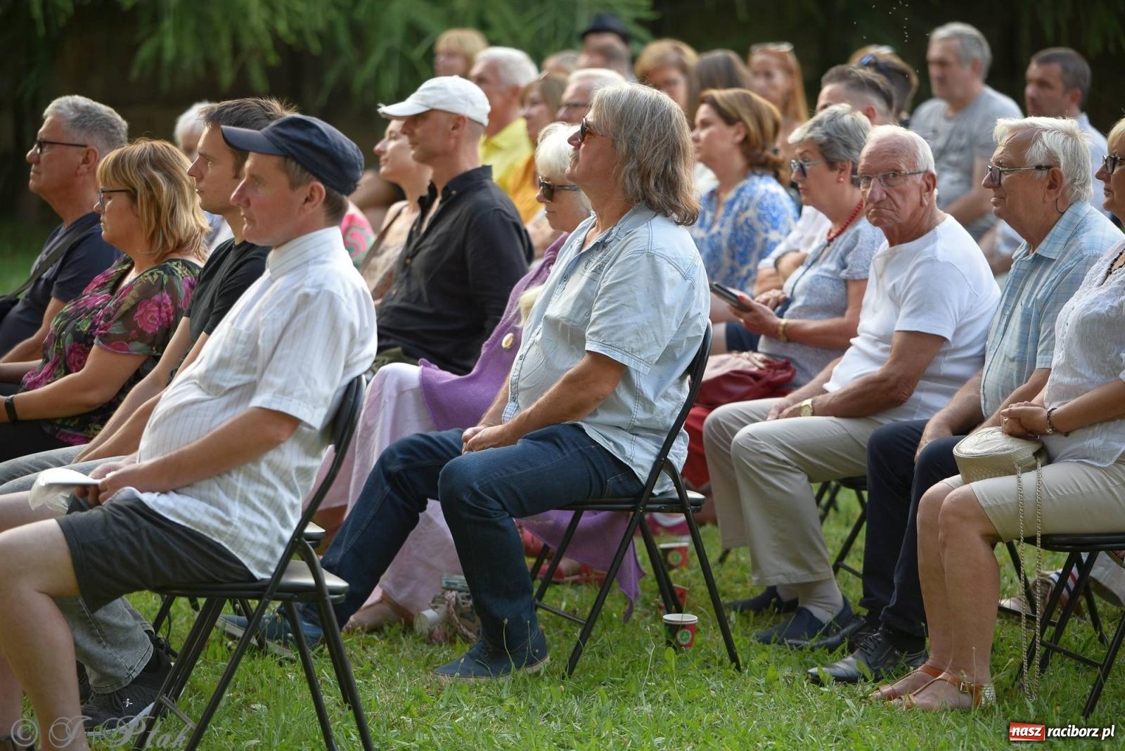 Zdjęcie w galerii na portalu naszraciborz.pl: Perspektywa Okolicy zagrała w ogrodzie Strzechy [FOTO i WIDEO] wiadomości z regionu