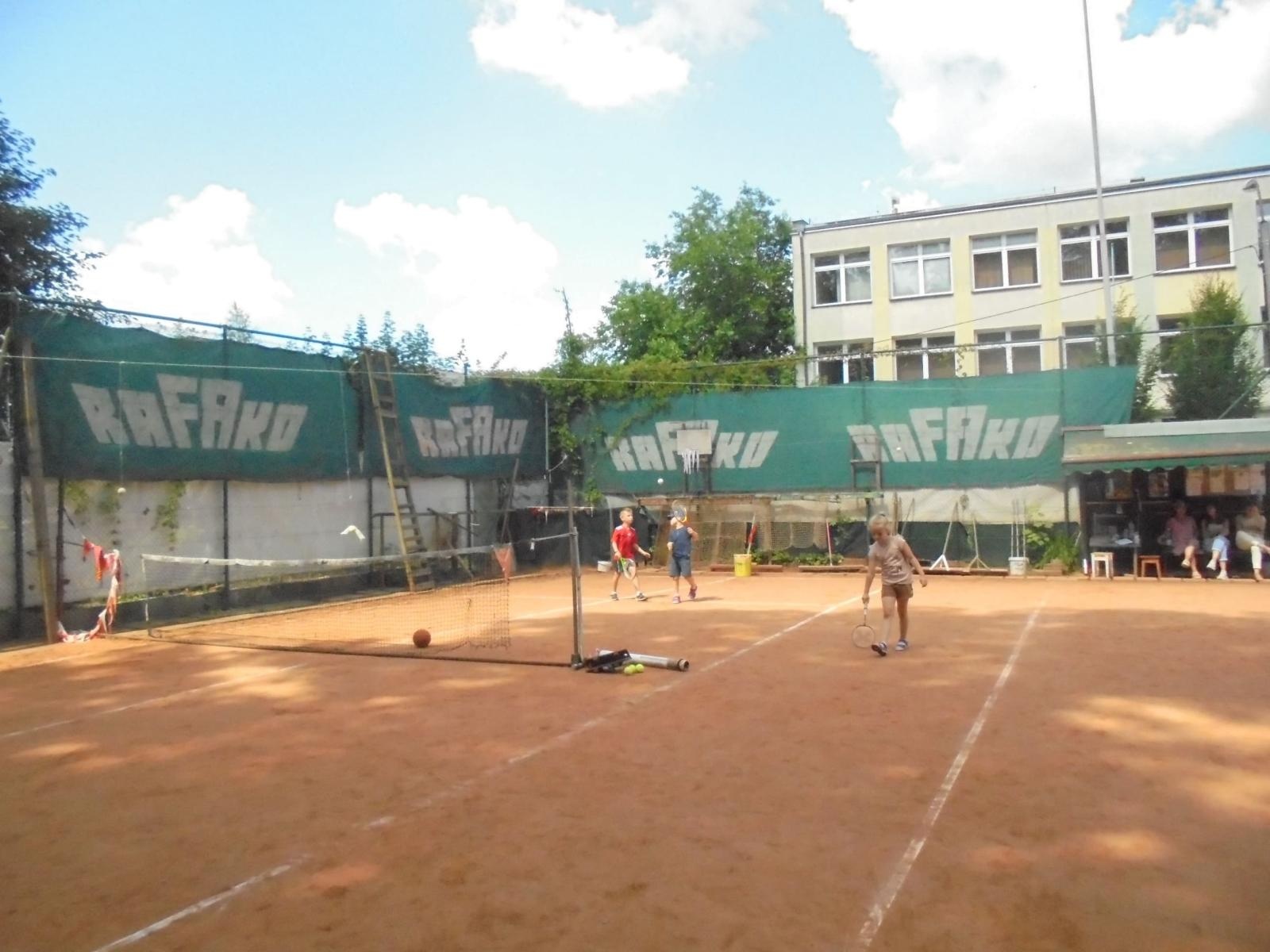 Zdjęcie w galerii na portalu naszraciborz.pl: Przedszkolaki na korcie tenisowym wiadomości z regionu