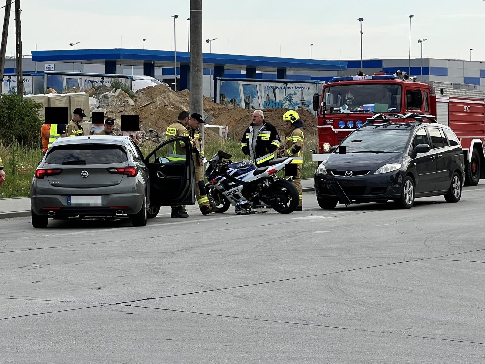 Zdjęcie w galerii na portalu naszraciborz.pl: Suzuki i mazda zderzyły się w Kornicach wiadomości z regionu