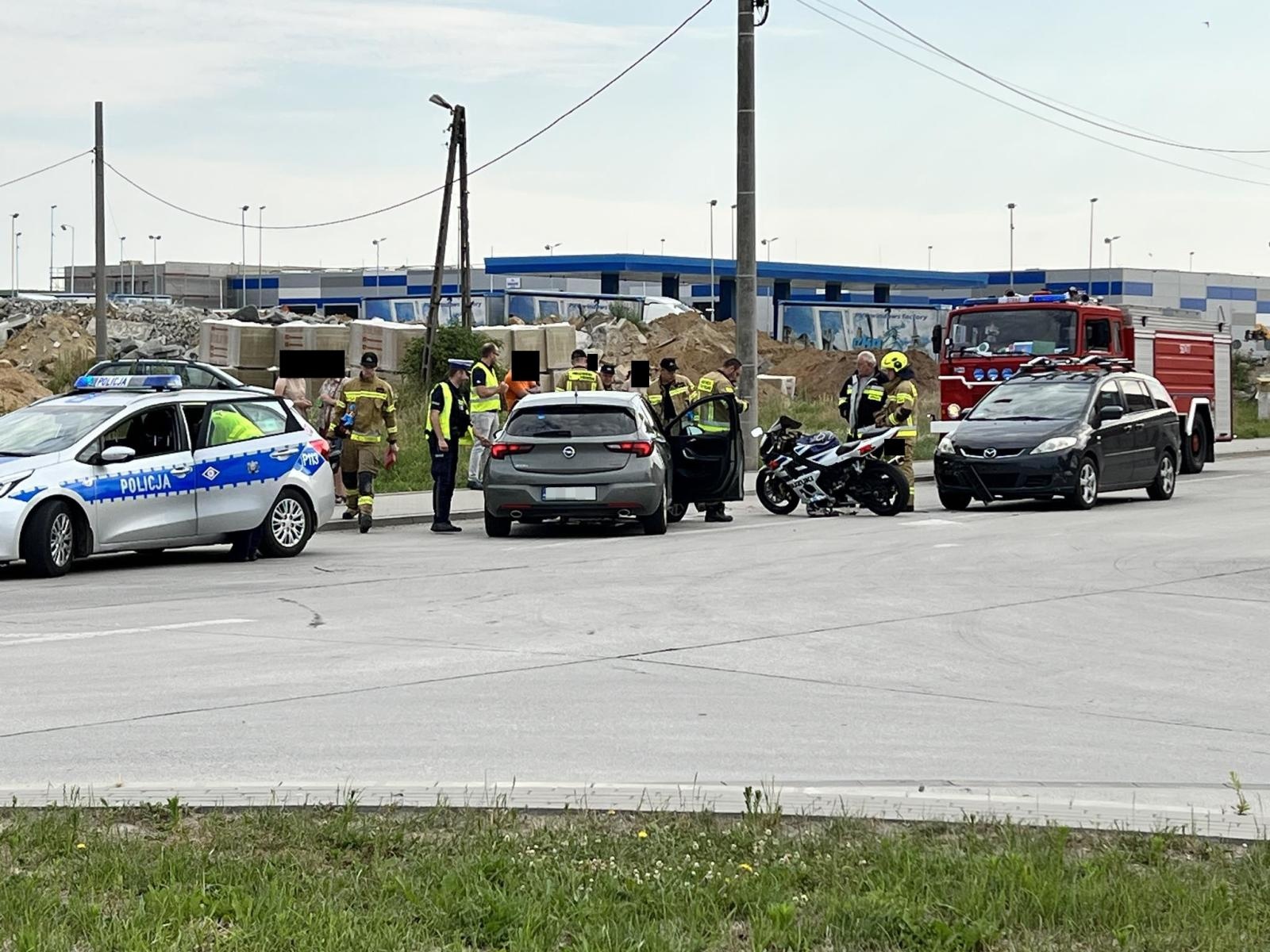 Zdjęcie w galerii na portalu naszraciborz.pl: Suzuki i mazda zderzyły się w Kornicach wiadomości z regionu