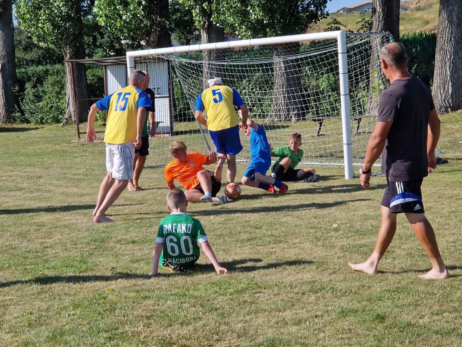 Zdjęcie w galerii na portalu naszraciborz.pl: Festyn sportowy w Bojanowie pod znakiem futbolu [FOTO] wiadomości z regionu
