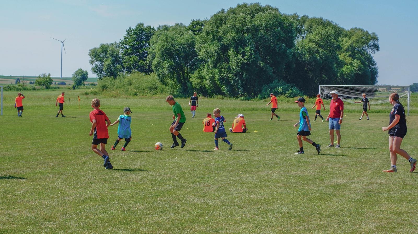 Zdjęcie w galerii na portalu naszraciborz.pl: Festyn sportowy w Bojanowie pod znakiem futbolu [FOTO] wiadomości z regionu