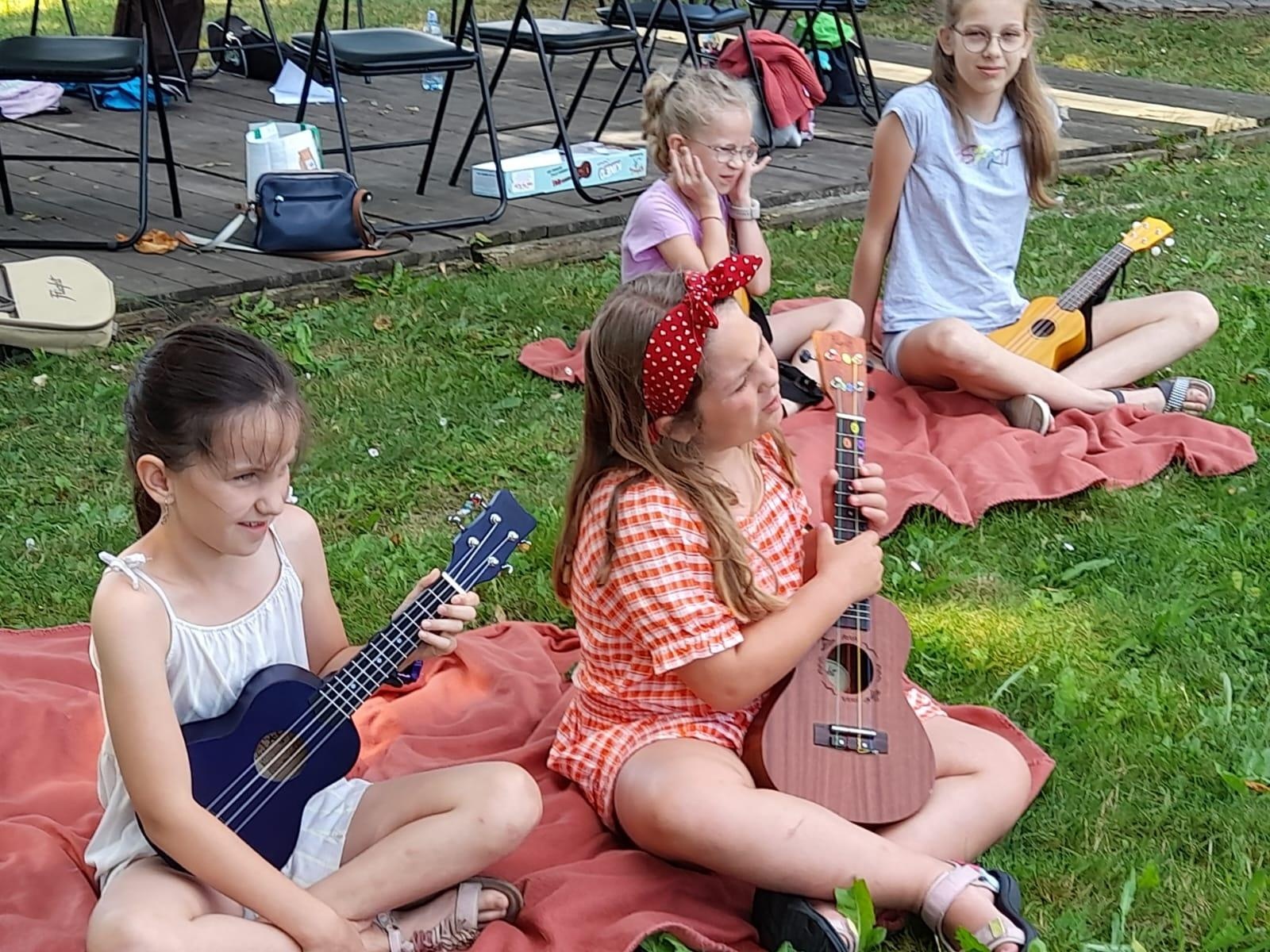 Zdjęcie w galerii na portalu naszraciborz.pl: Pierwsza tura warsztatów gry na ukulele za nami! wiadomości z regionu