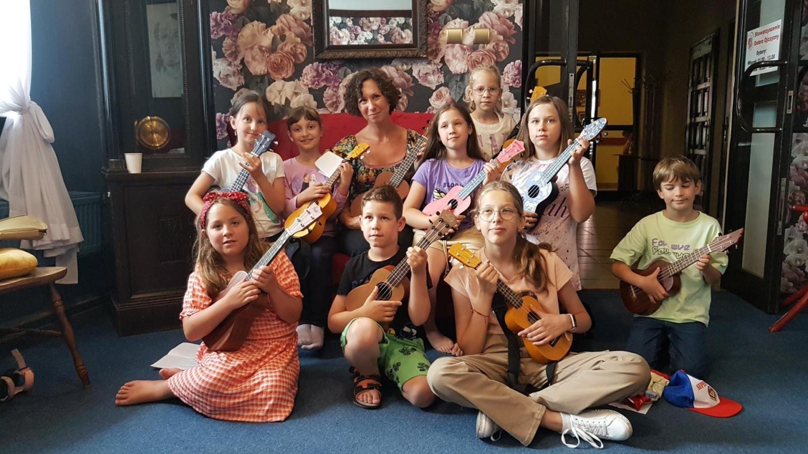 Zdjęcie w galerii na portalu naszraciborz.pl: Pierwsza tura warsztatów gry na ukulele za nami! wiadomości z regionu