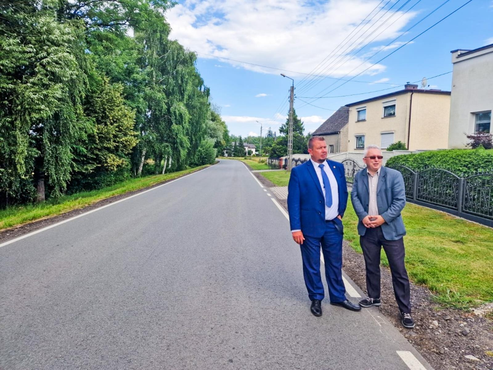 Zdjęcie w galerii na portalu naszraciborz.pl: Długo oczekiwany chodnik przy drodze powiatowej w Tworkowie doczeka się realizacji! wiadomości z regionu