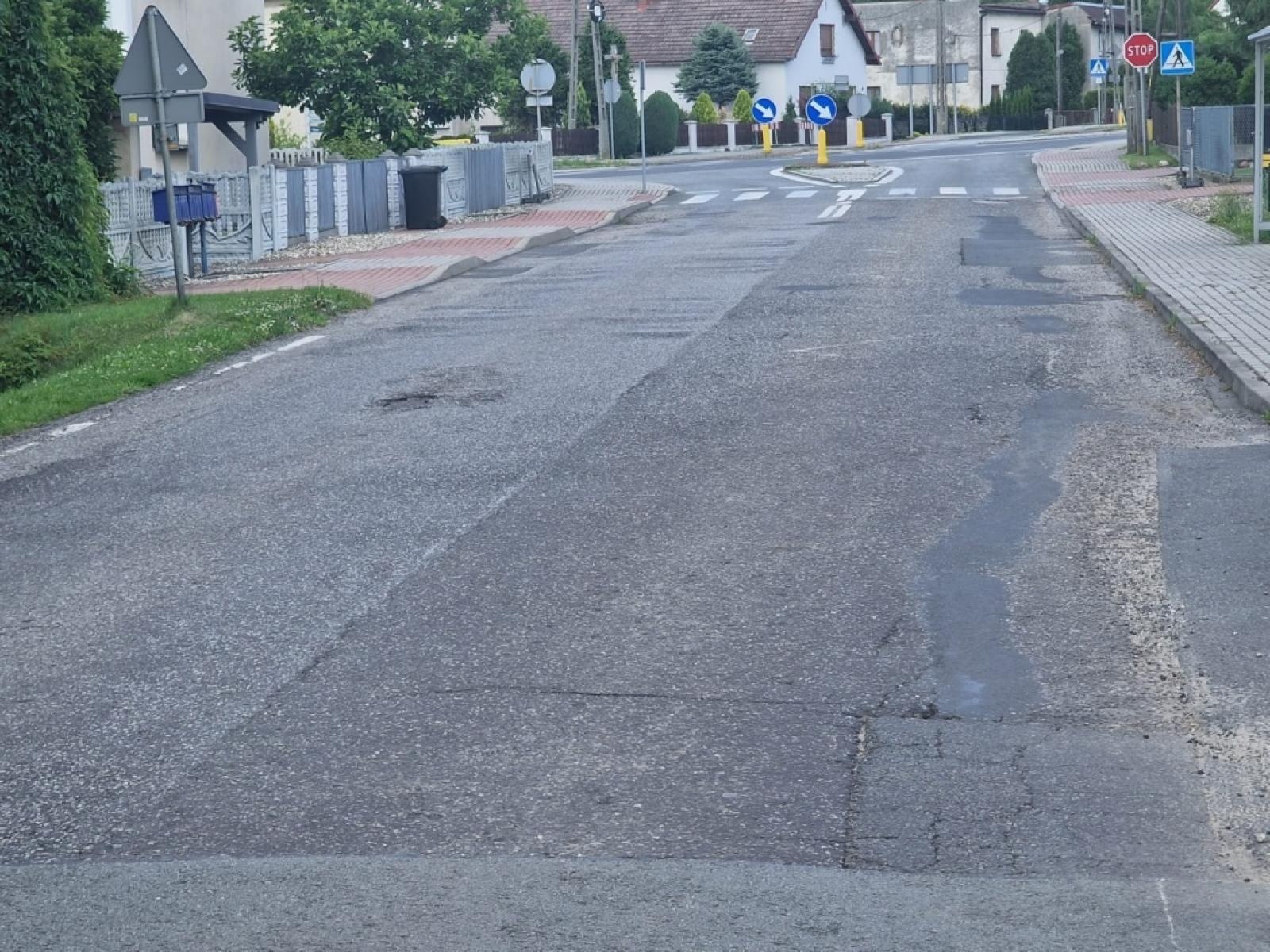 Zdjęcie w galerii na portalu naszraciborz.pl: Długo oczekiwany chodnik przy drodze powiatowej w Tworkowie doczeka się realizacji! wiadomości z regionu