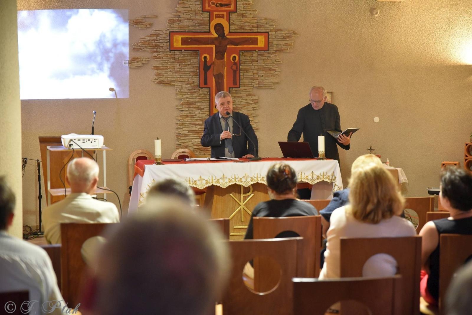 Zdjęcie w galerii na portalu naszraciborz.pl: Wołyń 1943. Obchody Narodowego Dnia Pamięci Ofiar Ludobójstwa dokonanego przez ukraińskich nacjonalistów wiadomości z regionu