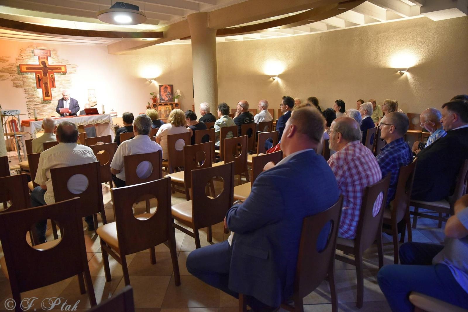 Zdjęcie w galerii na portalu naszraciborz.pl: Wołyń 1943. Obchody Narodowego Dnia Pamięci Ofiar Ludobójstwa dokonanego przez ukraińskich nacjonalistów wiadomości z regionu