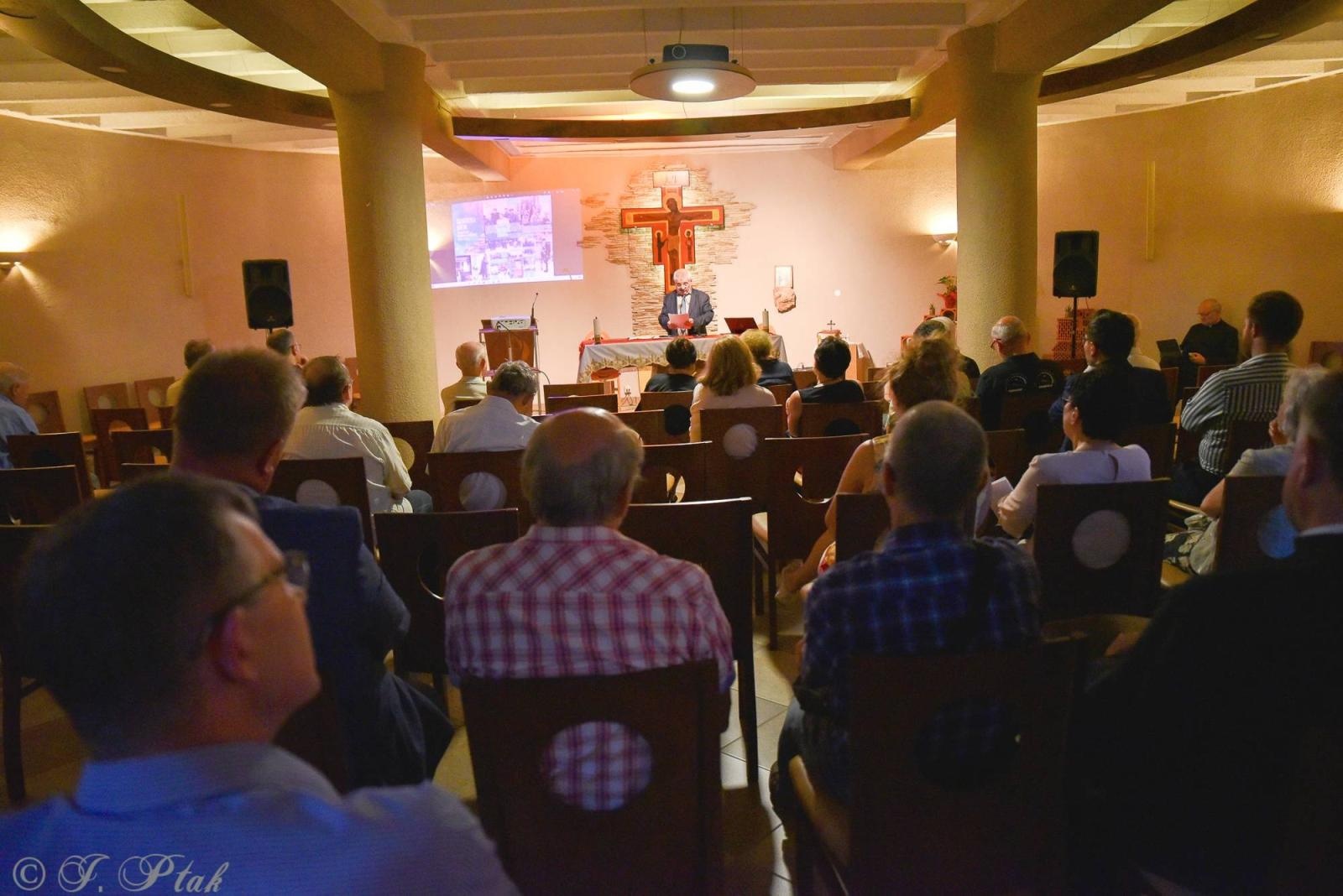 Zdjęcie w galerii na portalu naszraciborz.pl: Wołyń 1943. Obchody Narodowego Dnia Pamięci Ofiar Ludobójstwa dokonanego przez ukraińskich nacjonalistów wiadomości z regionu