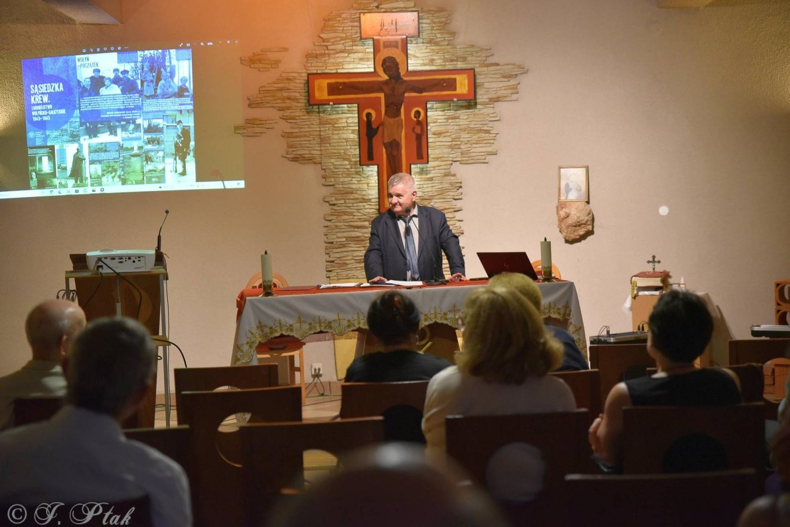 Zdjęcie w galerii na portalu naszraciborz.pl: Wołyń 1943. Obchody Narodowego Dnia Pamięci Ofiar Ludobójstwa dokonanego przez ukraińskich nacjonalistów wiadomości z regionu