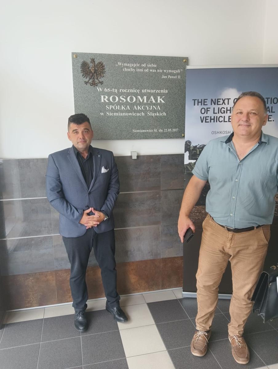 Zdjęcie w galerii na portalu naszraciborz.pl: Włodarze Kuźni Raciborskiej w siedzibie Rosomak S.A. wiadomości z regionu