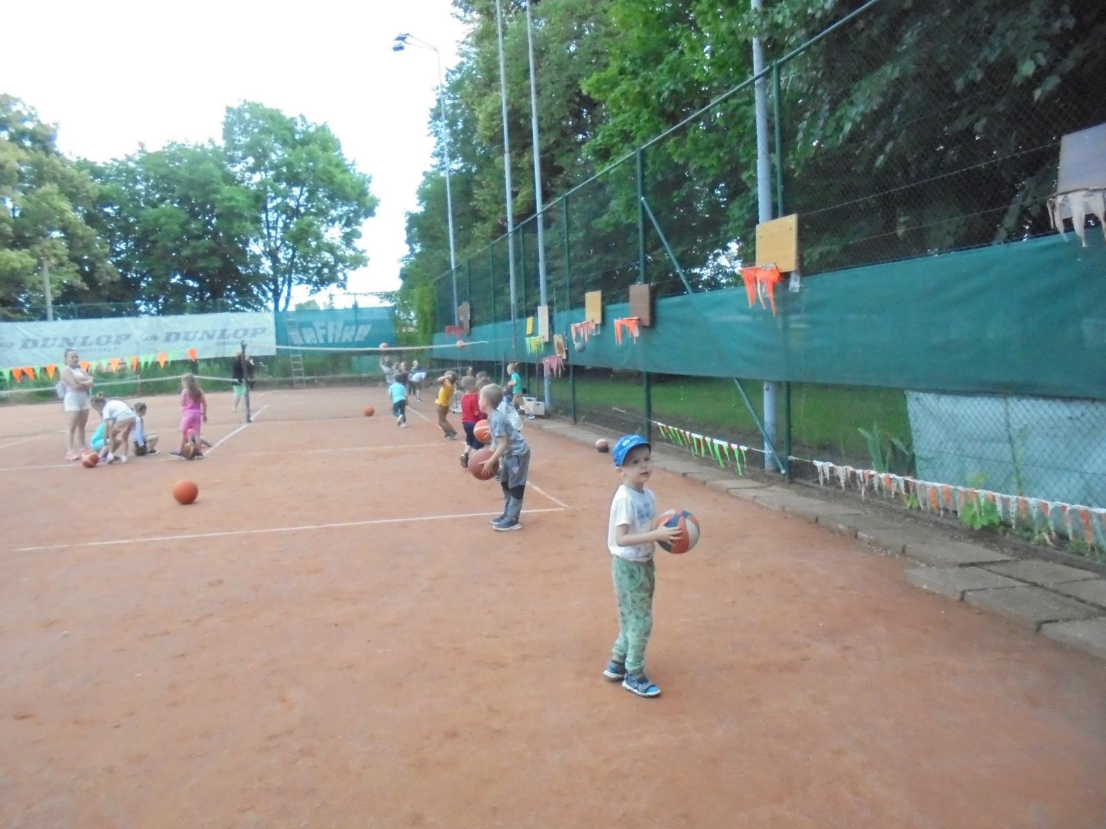 Zdjęcie w galerii na portalu naszraciborz.pl: Kolejna wizyta przedszkolaków na korcie tenisowym wiadomości z regionu