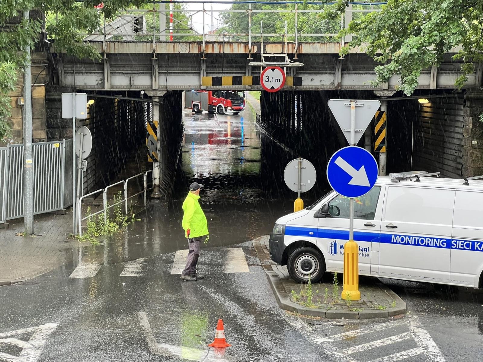 Zdjęcie w galerii na portalu naszraciborz.pl: Uwaga kierowcy! Wiadukt przy Piaskowej podtopiony wiadomości z regionu