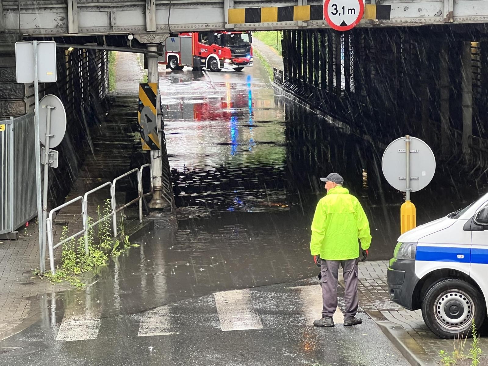 Zdjęcie w galerii na portalu naszraciborz.pl: Uwaga kierowcy! Wiadukt przy Piaskowej podtopiony wiadomości z regionu